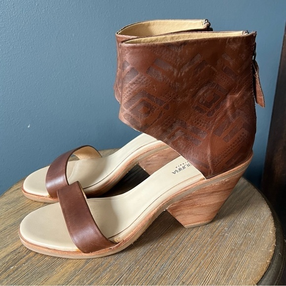 Koolaburra Peonie Heeled Sandals - Picture 5 of 10